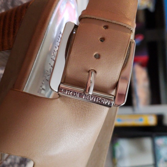 Gorgeous Michael Kors Heels - Picture 2 of 7